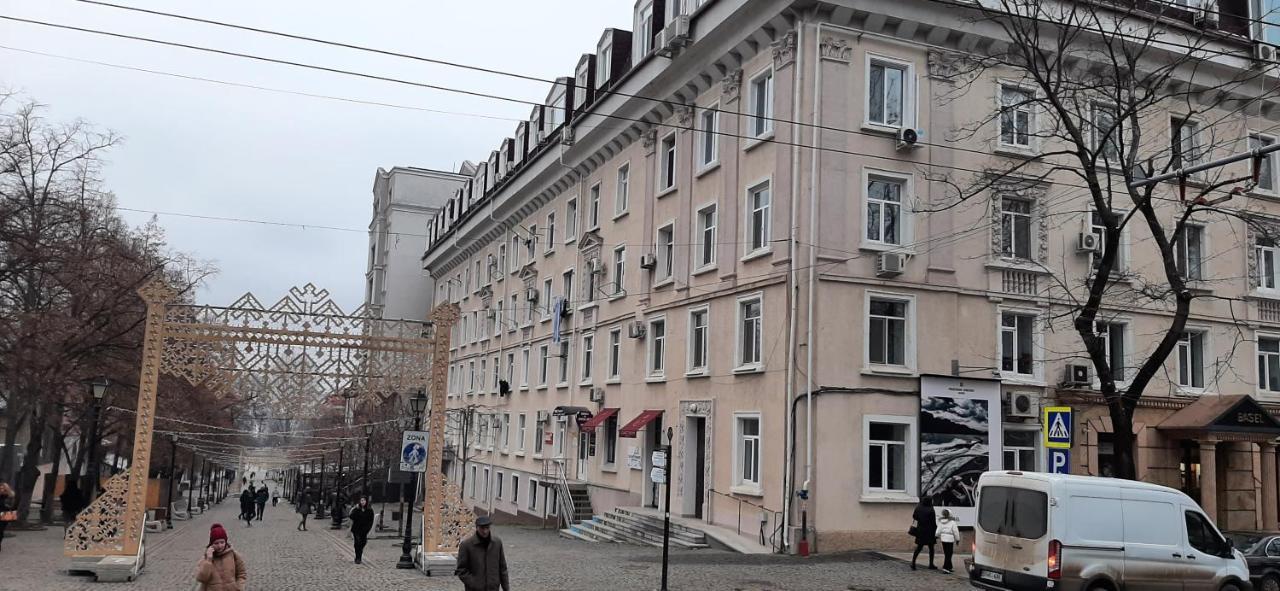 Cathedral Park And Pedestrian Zone Ultracentral Cozy Apartment In Chisinau Luaran gambar