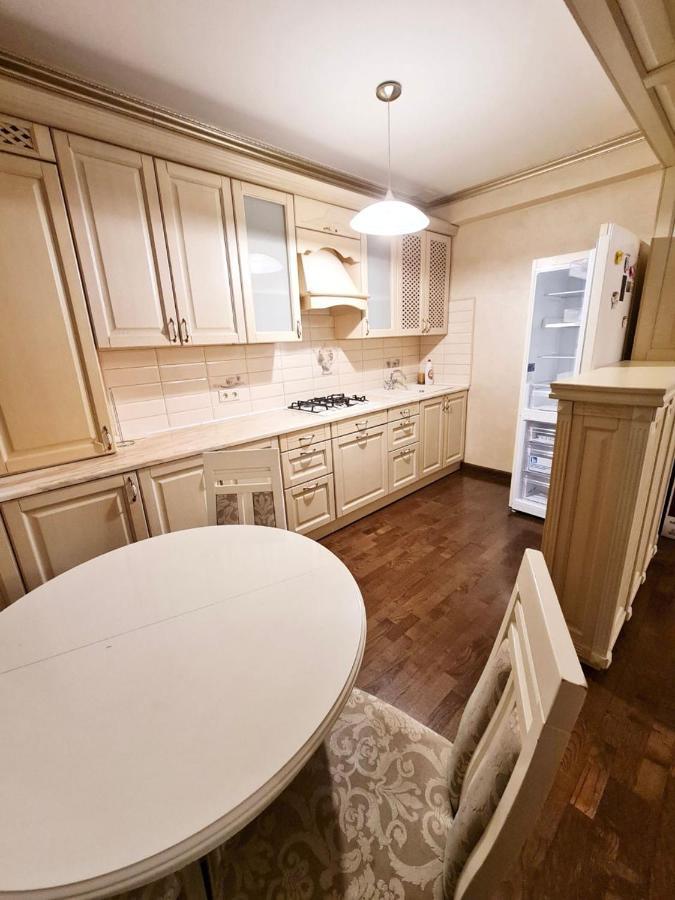 Cathedral Park And Pedestrian Zone Ultracentral Cozy Apartment In Chisinau Luaran gambar