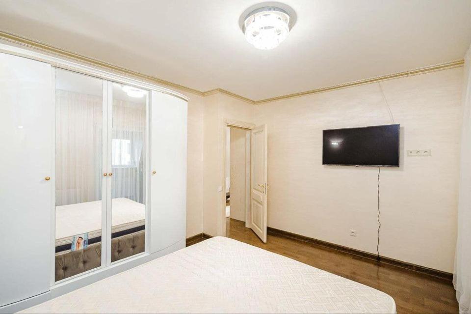 Cathedral Park And Pedestrian Zone Ultracentral Cozy Apartment In Chisinau Luaran gambar