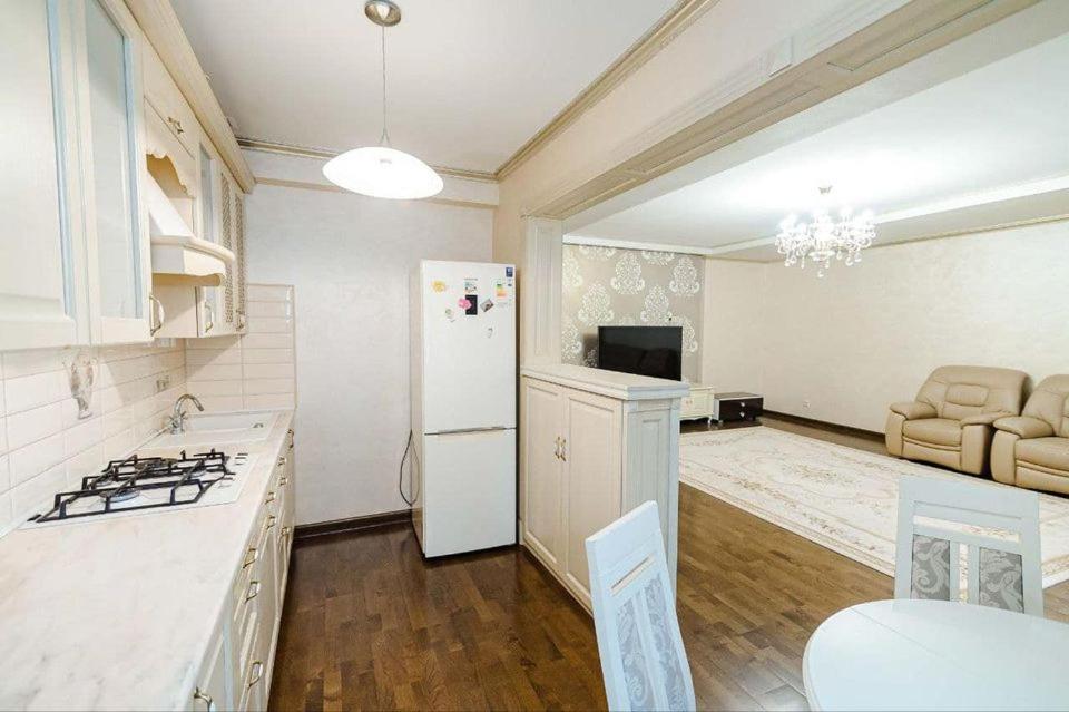Cathedral Park And Pedestrian Zone Ultracentral Cozy Apartment In Chisinau Luaran gambar