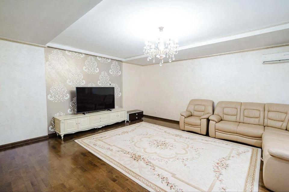 Cathedral Park And Pedestrian Zone Ultracentral Cozy Apartment In Chisinau Luaran gambar