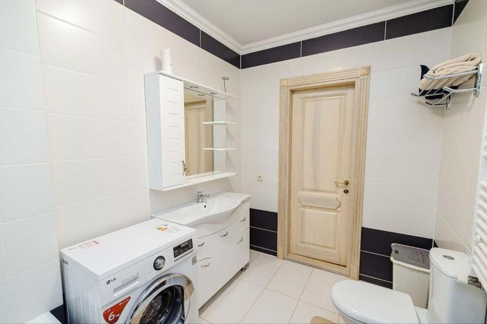Cathedral Park And Pedestrian Zone Ultracentral Cozy Apartment In Chisinau Luaran gambar